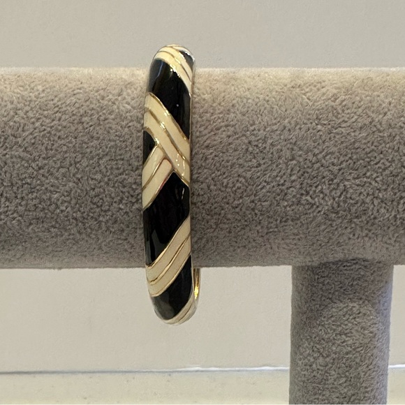 J. Crew Bracelet- Bangle style w/ hinged open Gold tone w/ black & white enamel - Picture 4 of 11